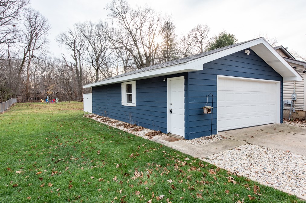 1435 3rd St, Winthrop Hbr, IL 60096-1311