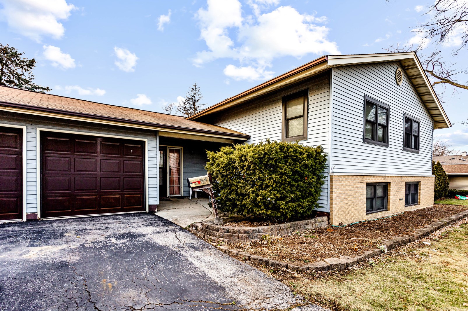 6706 Patton Dr, Downers Grove, IL 60517-1420