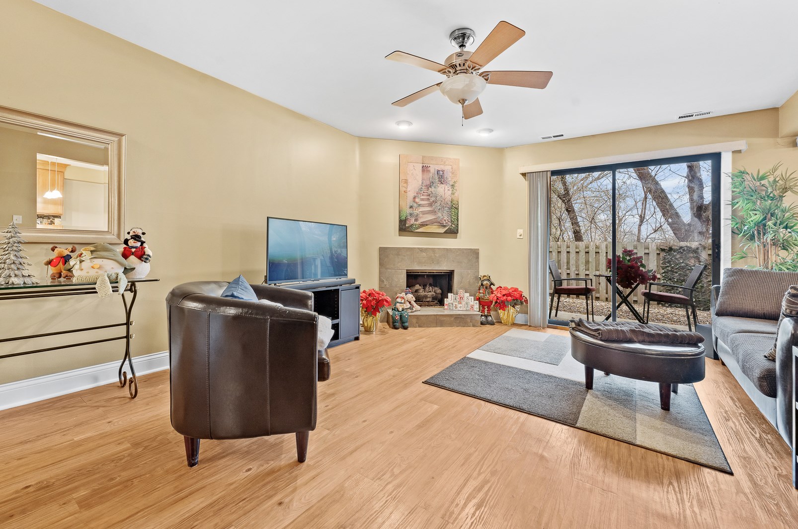 1821 Portsmouth Dr, Lisle, IL 60532-4114