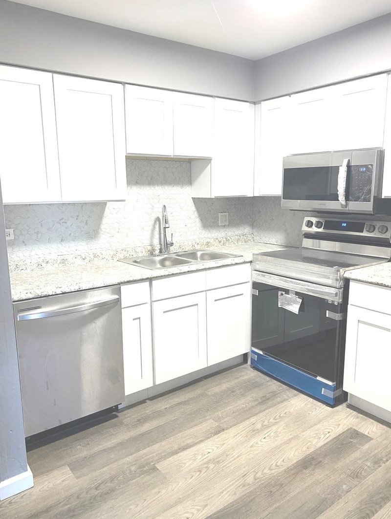 103 W Elk Trl Apt 103, Carol Stream, IL 60188