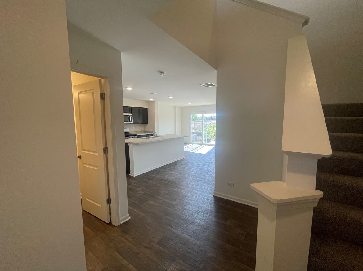 1118 Lake Dr, Trout Valley, IL 60013-1612
