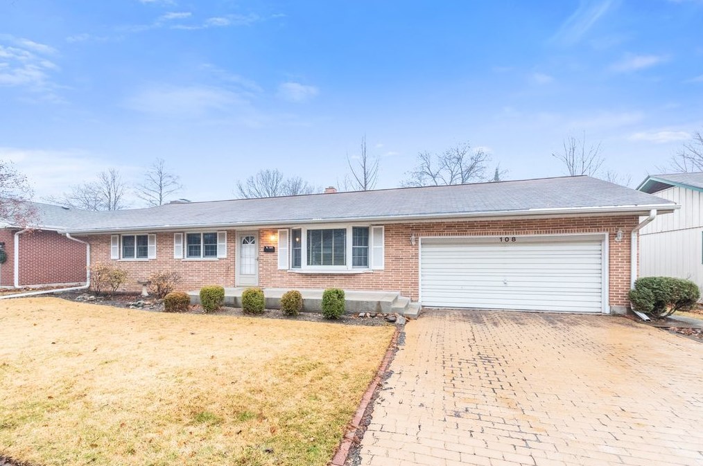 108 Laurel Ln, Dekalb, IL 60115-1710