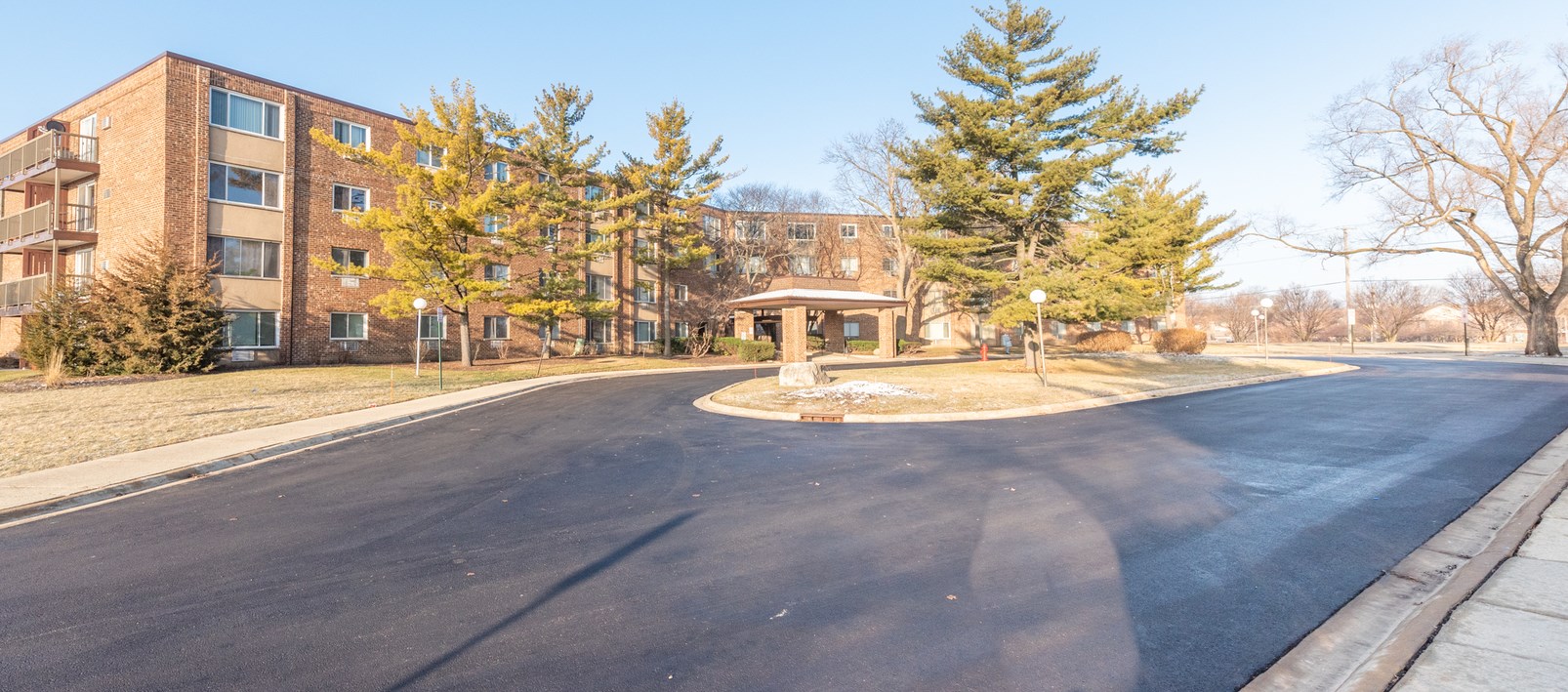 1500 Robin Cir, Hoffman Estates IL  60169-1152 exterior