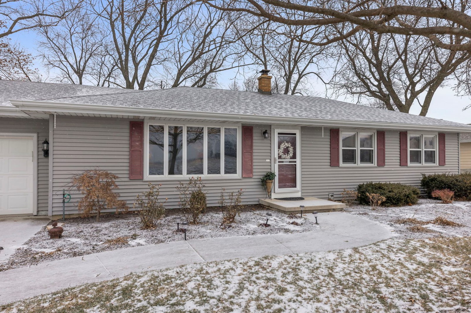 1980 Stephen St, Aurora, IL 60502-8792