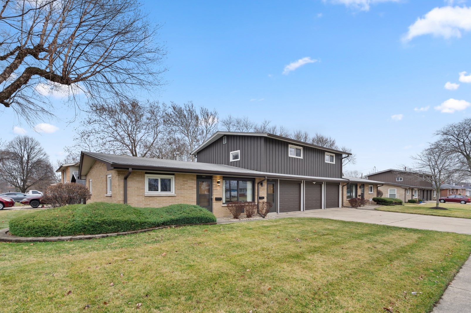 537-541 N Edgelawn Dr #539, Aurora, IL 60506