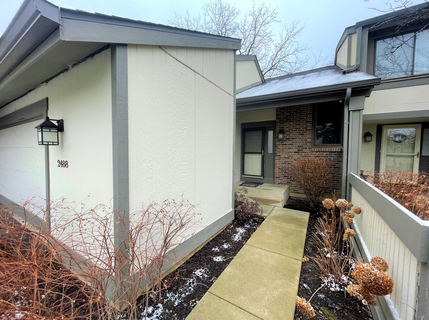 2488 Smith St, Rolling Meadows, IL 60008-2245