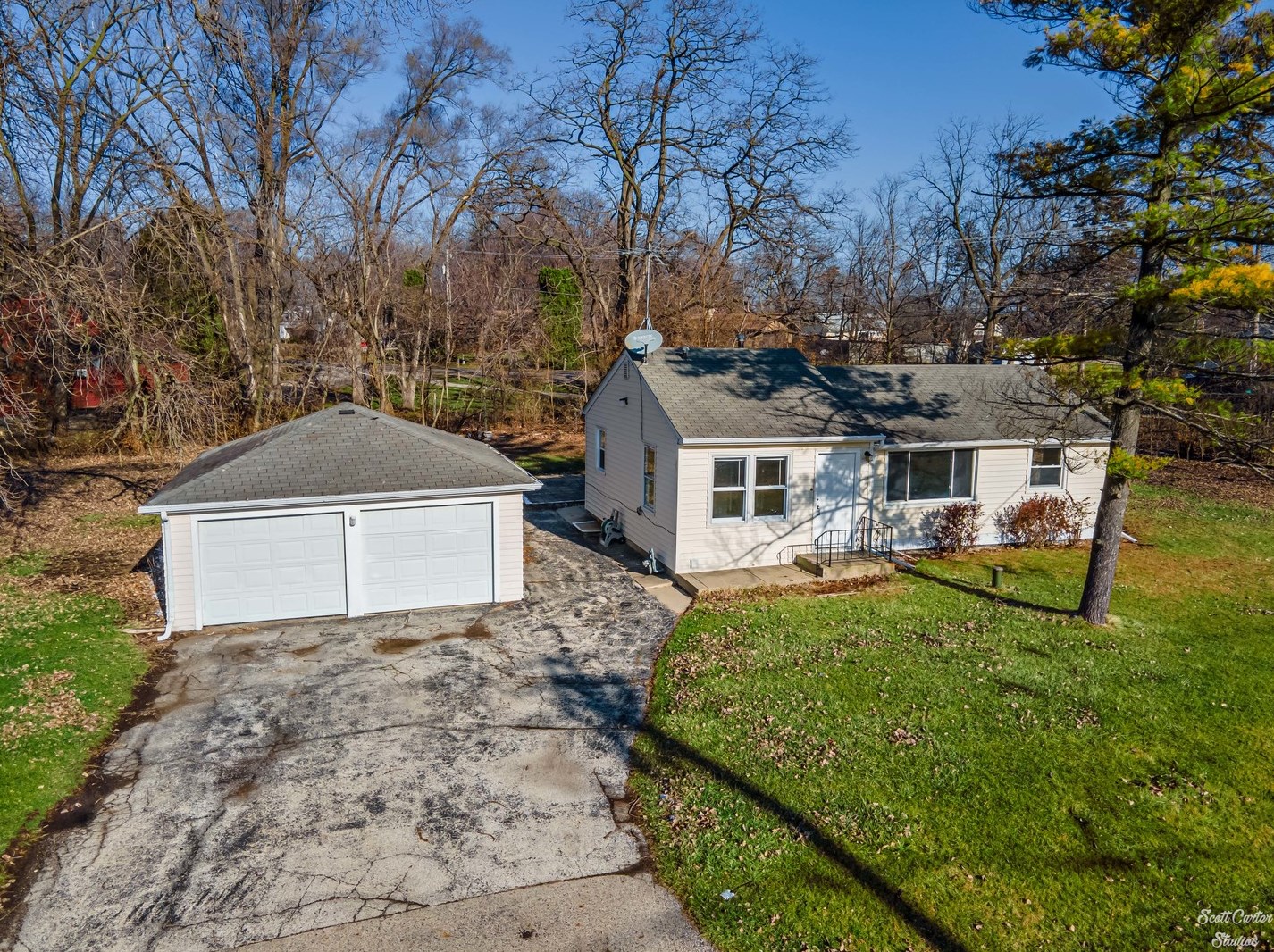 480 Grand Ave, Hoffman Estates IL  60047-2464 exterior