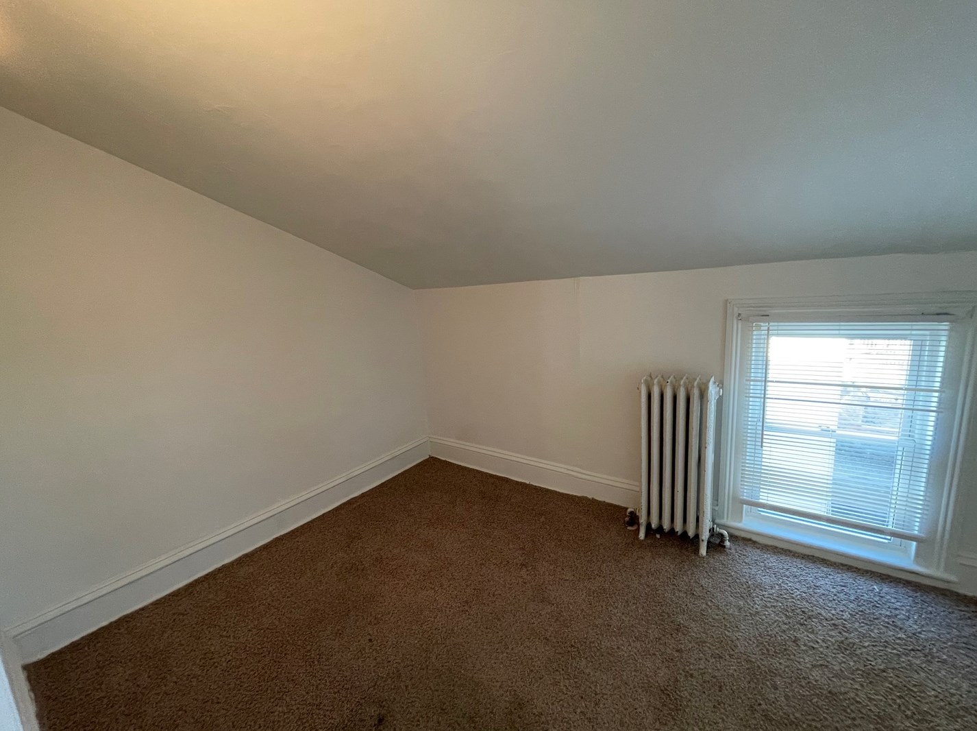 159 4th St #2, Aurora, IL 60505