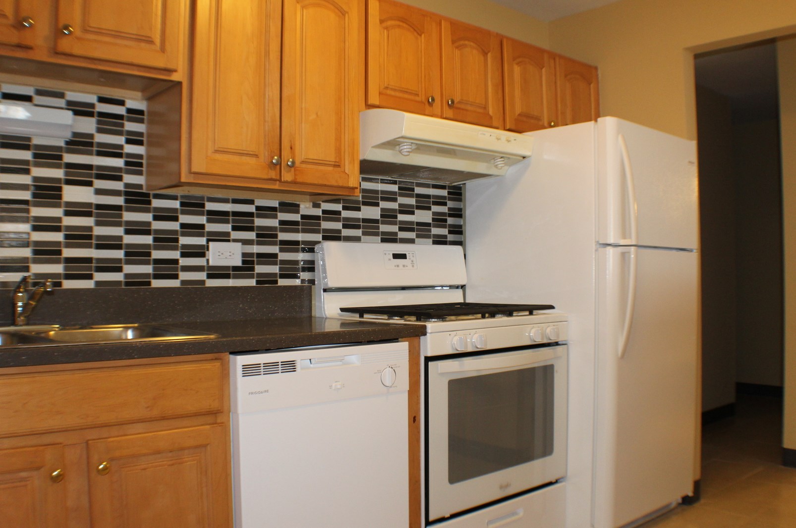 712 W Huntington Commons Rd #1a, Mount Prospect, IL 60056