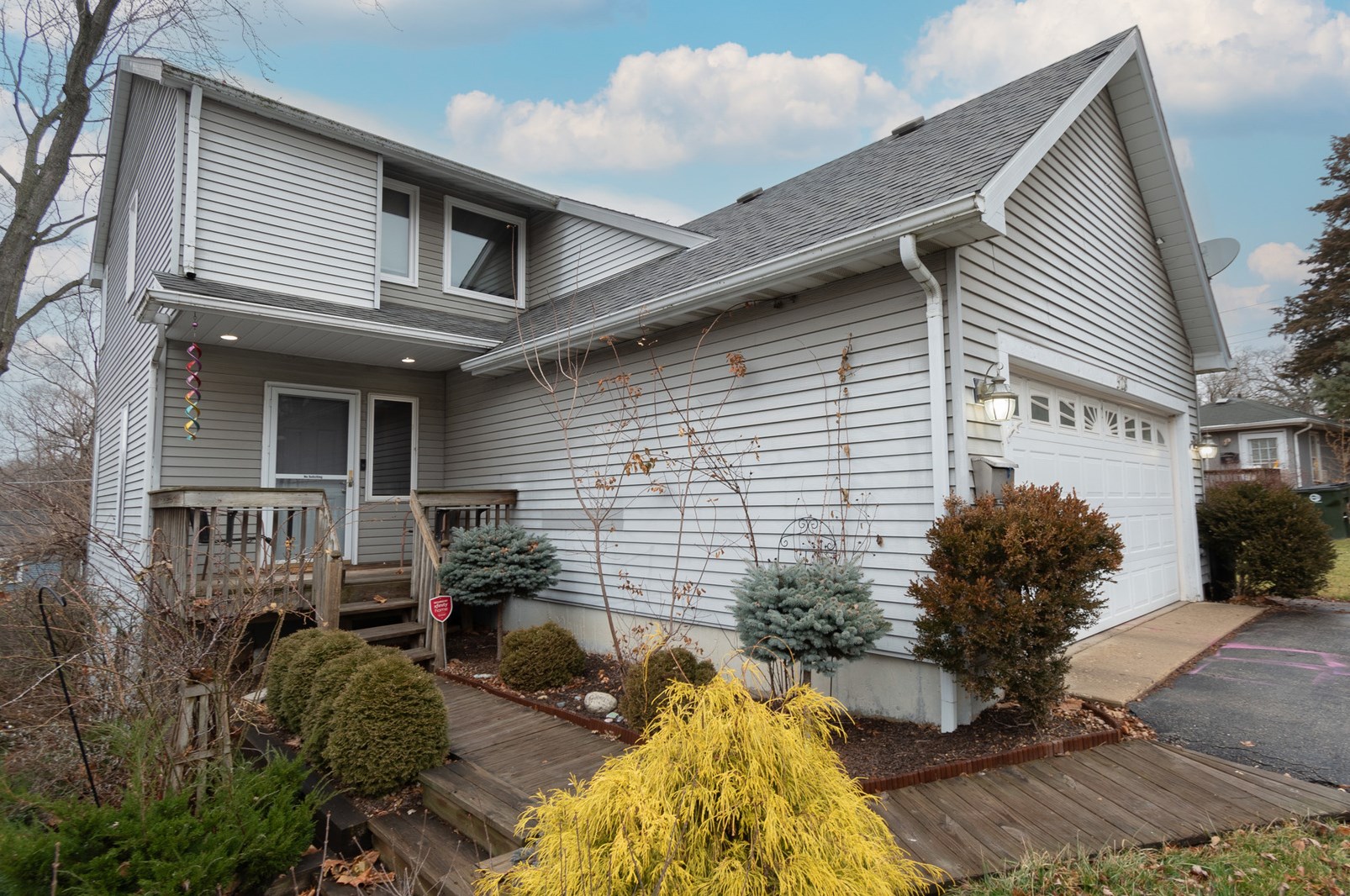 528 Beechwood Dr, Volo, IL 60073-3020