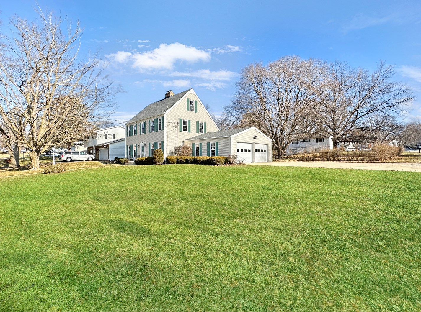 253 Park Crest Dr, Scioto Mills, IL 61032-3568