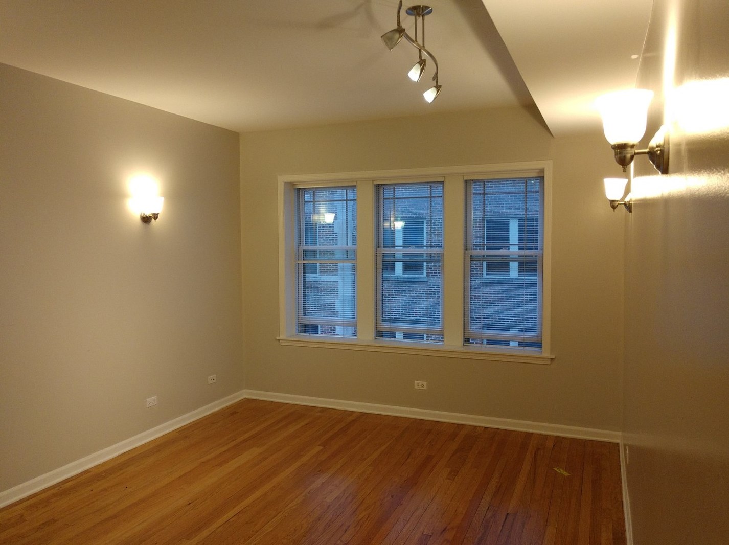 126 Callan Ave Apt 2b, Evanston, IL