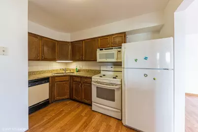 4 Parkside Court #8, Vernon Hills, IL 60061 - Photo 4