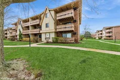 4 Parkside Court #8, Vernon Hills, IL 60061 - Photo 1
