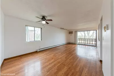 4 Parkside Court #8, Vernon Hills, IL 60061 - Photo 2