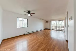 4 Parkside Ct, Vernon Hills, IL 60061 - Photo 2