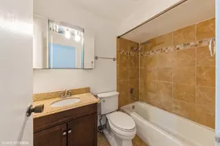 4 Parkside Ct, Vernon Hills, IL 60061 - Photo 6