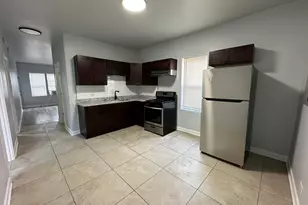 8226 S Brandon Ave, Chicago, IL 60617 - Photo 2