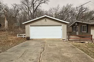 81 Indian Hills Dr, Putnam, IL 61560 - Photo 4