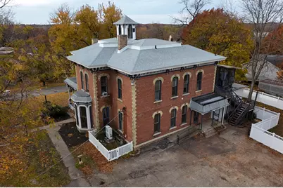 402 W Lincolnway Road, Morrison, IL 61270 - Photo 8