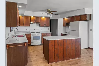 609 E Porter Avenue, Watseka, IL 60970 - Photo 2