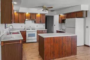 609 E Porter Ave, Watseka, IL 60970 - Photo 2
