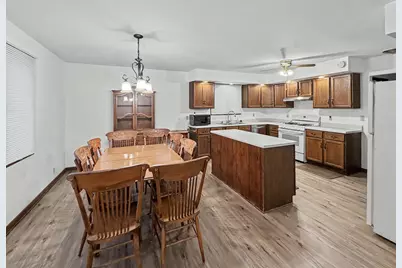 609 E Porter Avenue, Watseka, IL 60970 - Photo 4