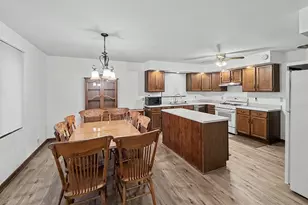 609 E Porter Ave, Watseka, IL 60970 - Photo 4