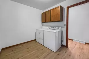 609 E Porter Ave, Watseka, IL 60970 - Photo 14