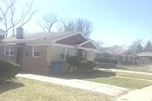 715 E 155th Ct, Phoenix, IL 60426 - Photo 4