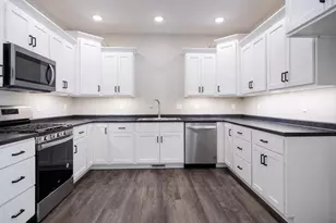 708 Justice St, Tuscola, IL 61953 - Photo 12