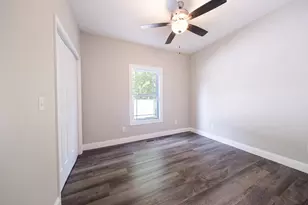 708 Justice St, Tuscola, IL 61953 - Photo 6