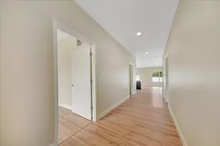 704 Justice St, Tuscola, IL 61953 - Photo 4