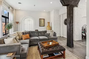 215 W Illinois St, Chicago, IL 60654 - Photo 4