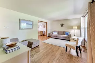 207 Mainsail Dr, Third Lake, IL 60030 - Photo 4