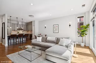 560 W Fulton St, Chicago, IL 60661 - Photo 8
