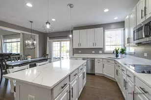 7404 Brentwood Ln, Gurnee, IL 60031 - Photo 10