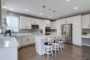 7404 Brentwood Ln, Gurnee, IL 60031 - Photo 12