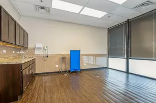 4815 W 95th St, Oak Lawn, IL 60453 - Photo 2