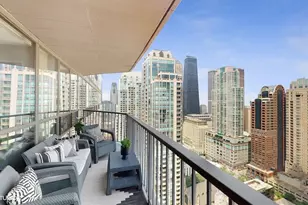 10 E Ontario St, Chicago, IL 60611 - Photo 14