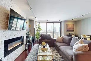 10 E Ontario St, Chicago, IL 60611 - Photo 4