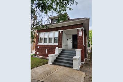 7915 S Paxton Avenue, Chicago, IL 60617 - Photo 1