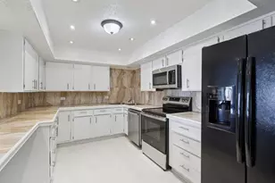 9815 Lawrence Ct, Schiller Park, IL 60176 - Photo 10