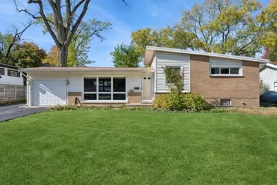 736 Pine Street, Deerfield, IL 60015 - Photo 1