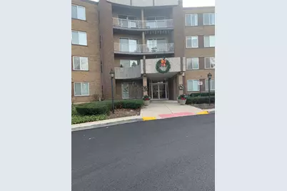 909 E Kenilworth Avenue #318, Palatine, IL 60074 - Photo 1