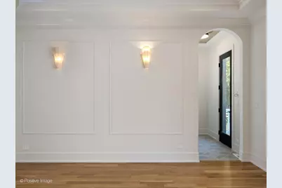 2214 W Oakdale Avenue, Chicago, IL 60618 - Photo 4