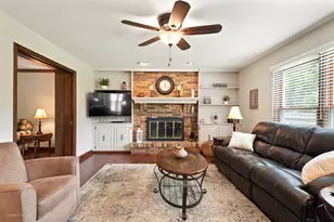 800 Manchester St, Naperville, IL 60563 - Photo 10