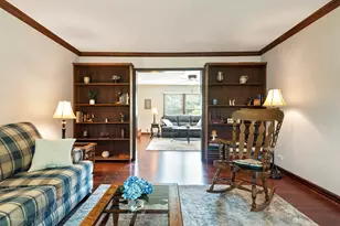 800 Manchester St, Naperville, IL 60563 - Photo 4