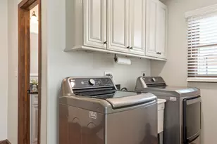 800 Manchester St, Naperville, IL 60563 - Photo 12