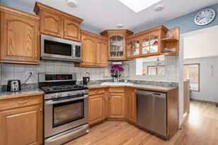 7901 W 93rd St, Hickory Hills, IL 60457 - Photo 4